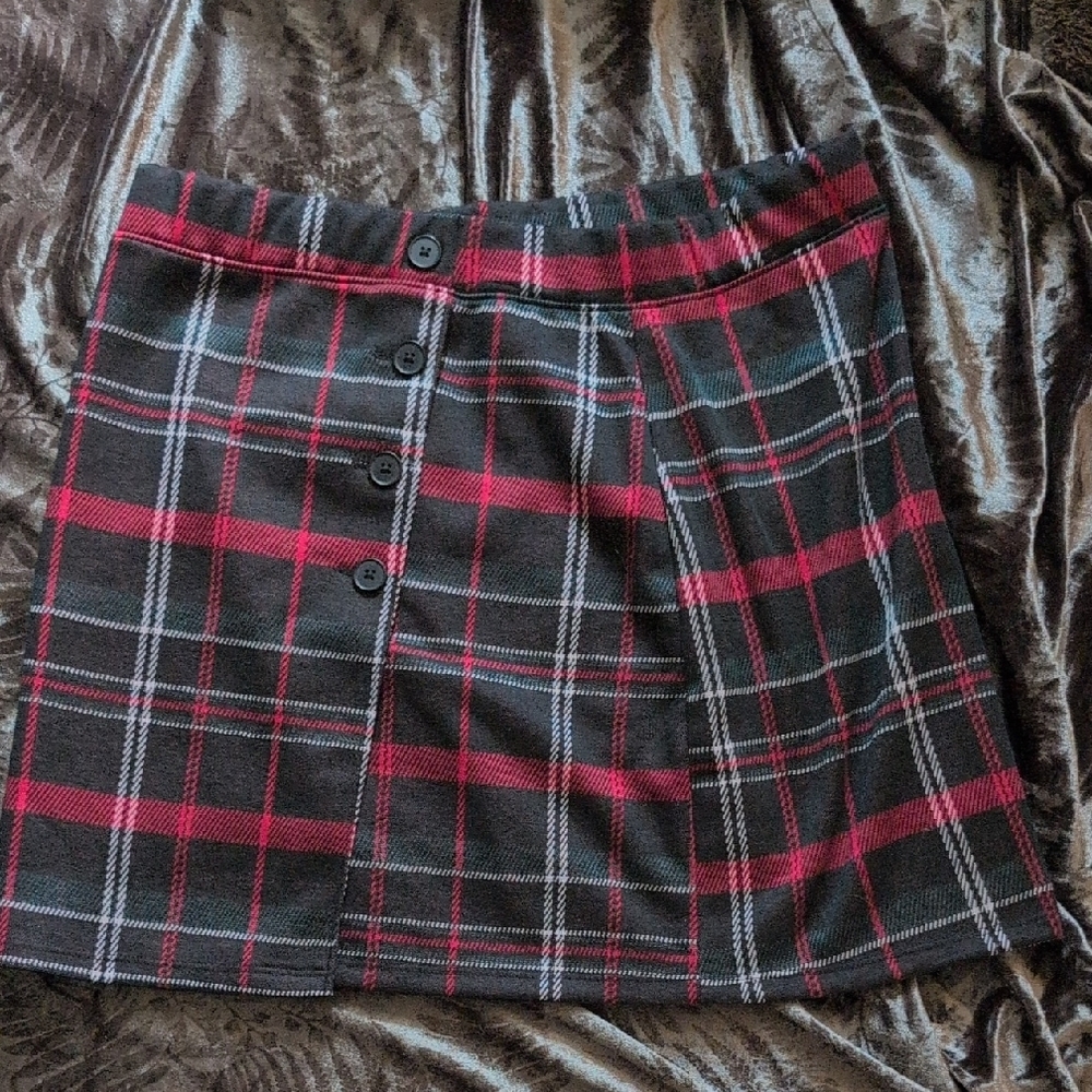 Plaid Button-Front Skirt - Red and Black